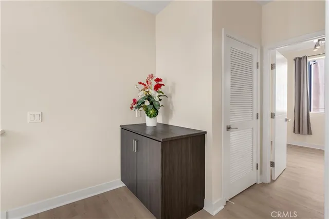 a view of entryway with kitchen