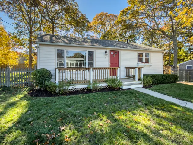 a view of a house with a back yard