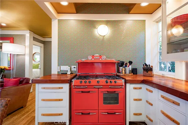 $10,000 | 195 South Parkwood Avenue, Pasadena, CA 91107