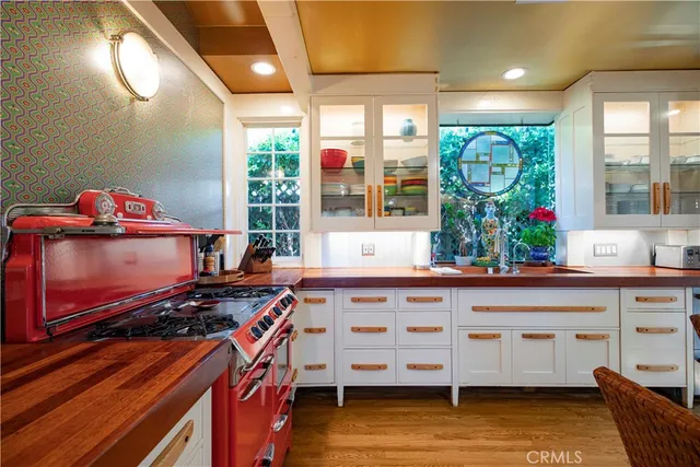 $10,000 | 195 South Parkwood Avenue, Pasadena, CA 91107