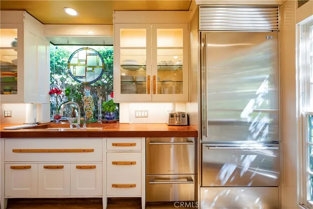 $10,000 | 195 South Parkwood Avenue, Pasadena, CA 91107