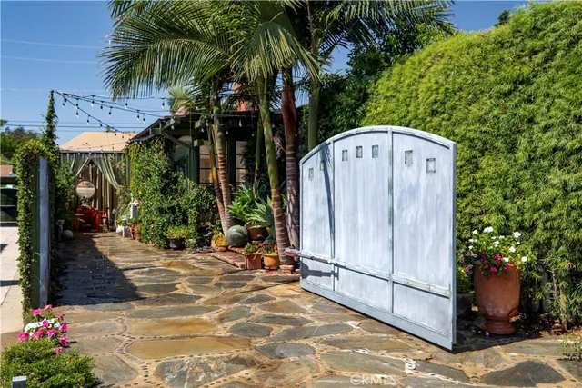 $10,000 | 195 South Parkwood Avenue, Pasadena, CA 91107