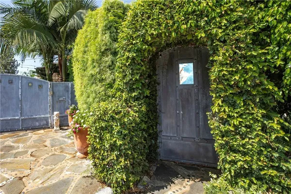 $10,000 | 195 South Parkwood Avenue, Pasadena, CA 91107