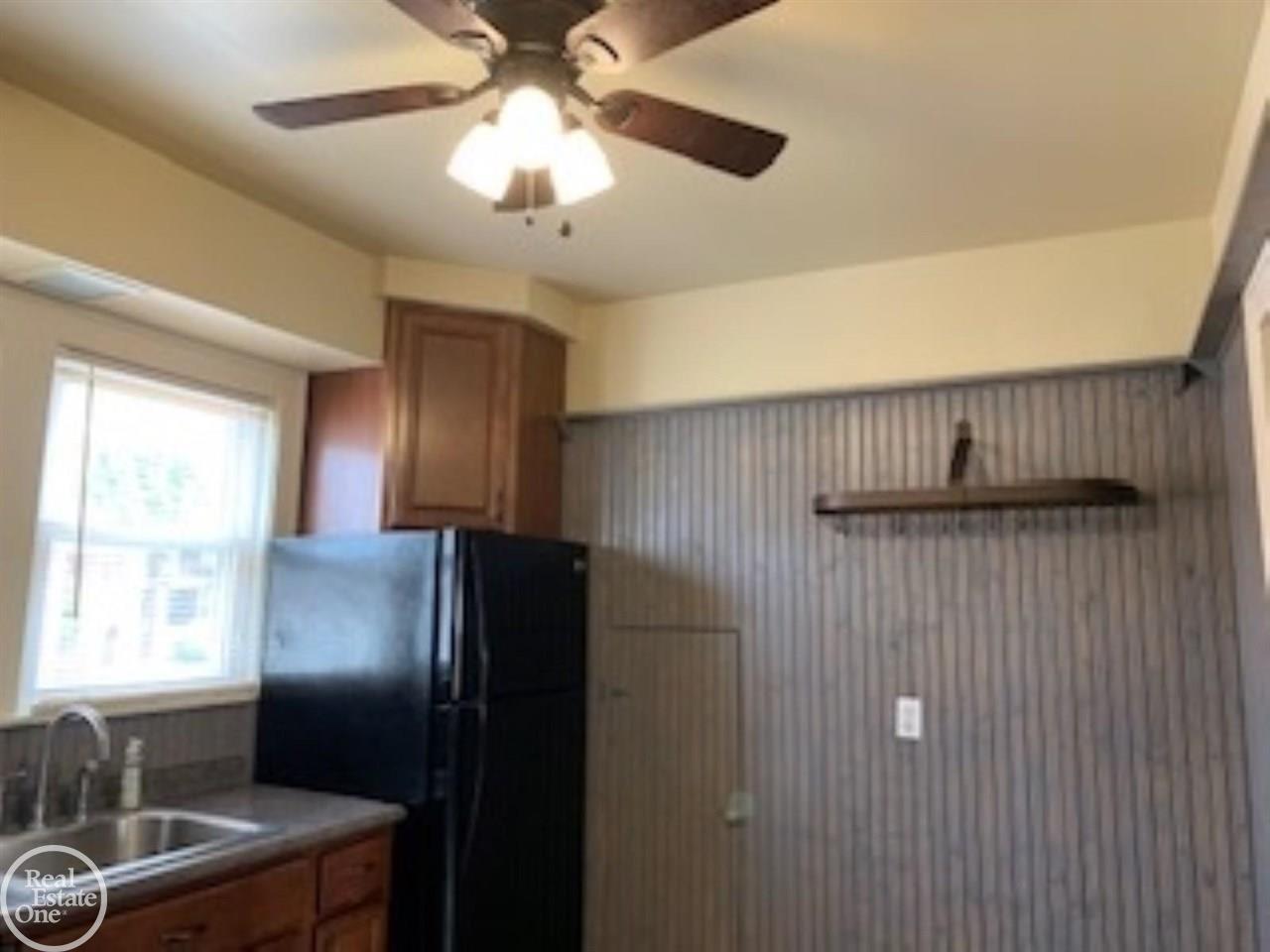 857-859 Nottingham Road Grosse Pointe, MI 48230 - Photo 18 of 38 50067774-18.JPG
