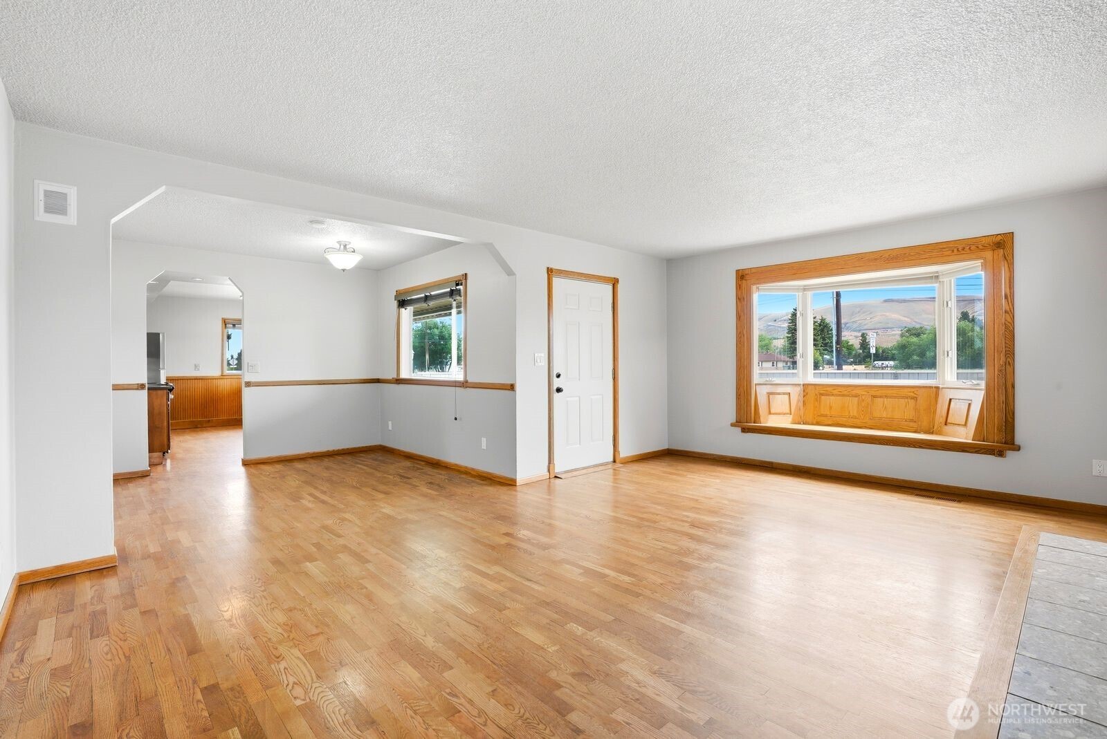 4101 Ahtanum Road Yakima, WA 98903 - Photo 4 of 38