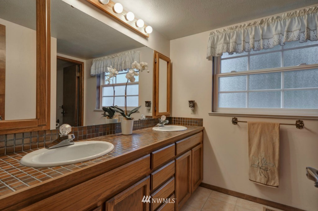 14410 151st Place Southeast Renton, WA 98059 - Photo 12 of 15