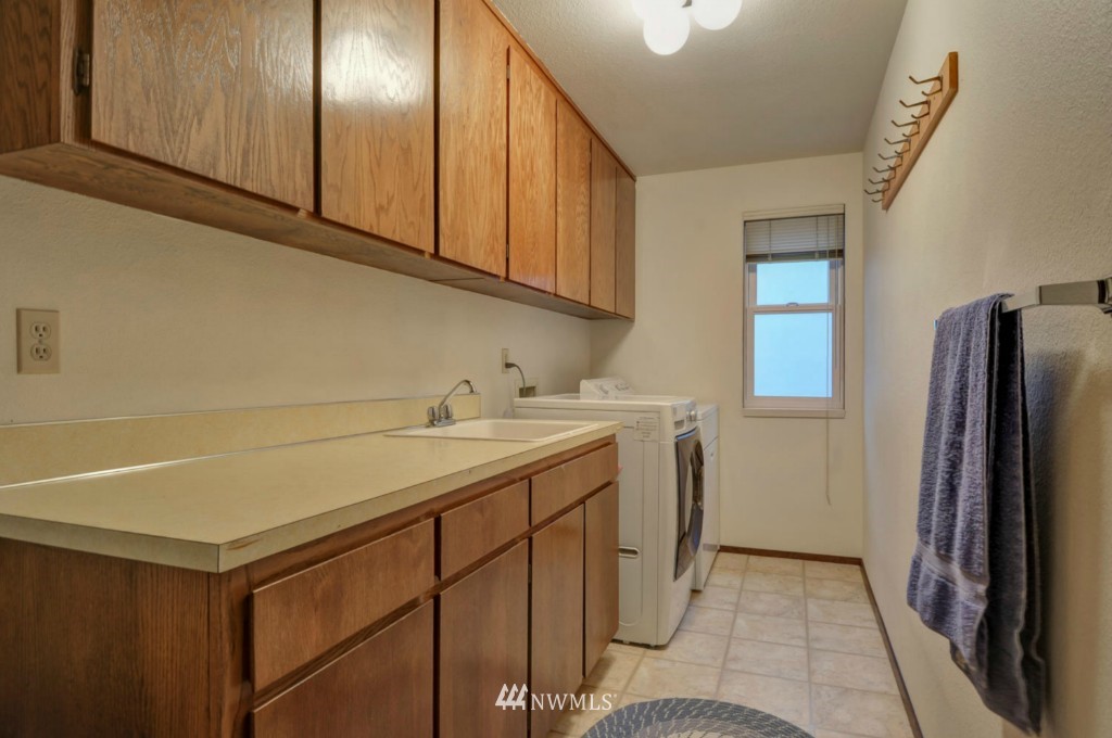 14410 151st Place Southeast Renton, WA 98059 - Photo 13 of 15