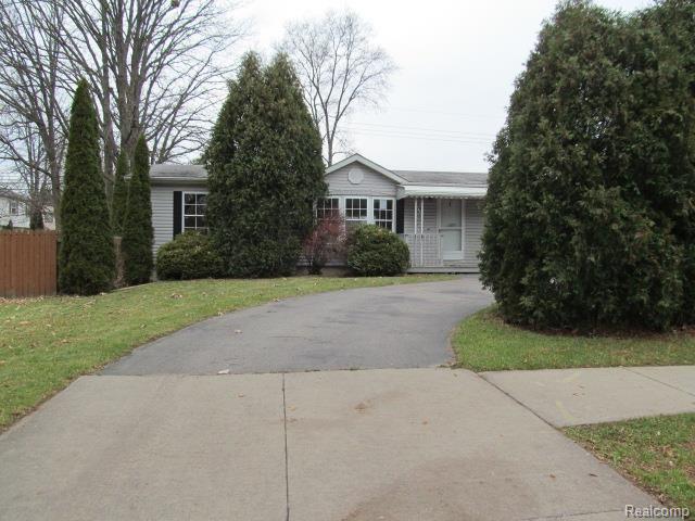 21747 Farmington Road Farmington, MI 48335 - Photo 4 of 35 21747 FARMINGTON RD FARMINGTON HILLS (6).jpg