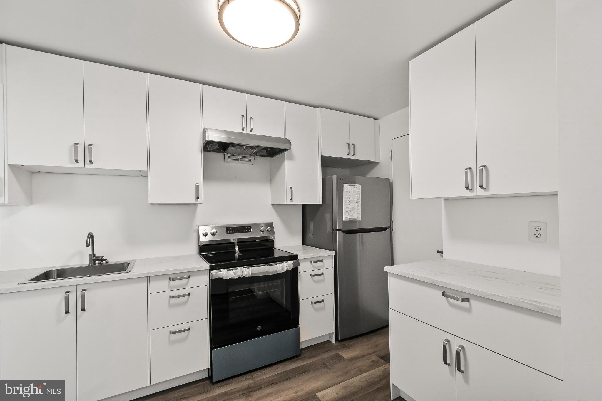 3601 Clarks Lane, Unit 322 Baltimore, MD 21215 - Photo 18 of 38 Soft close cabinetry & stainless-steel appliances.