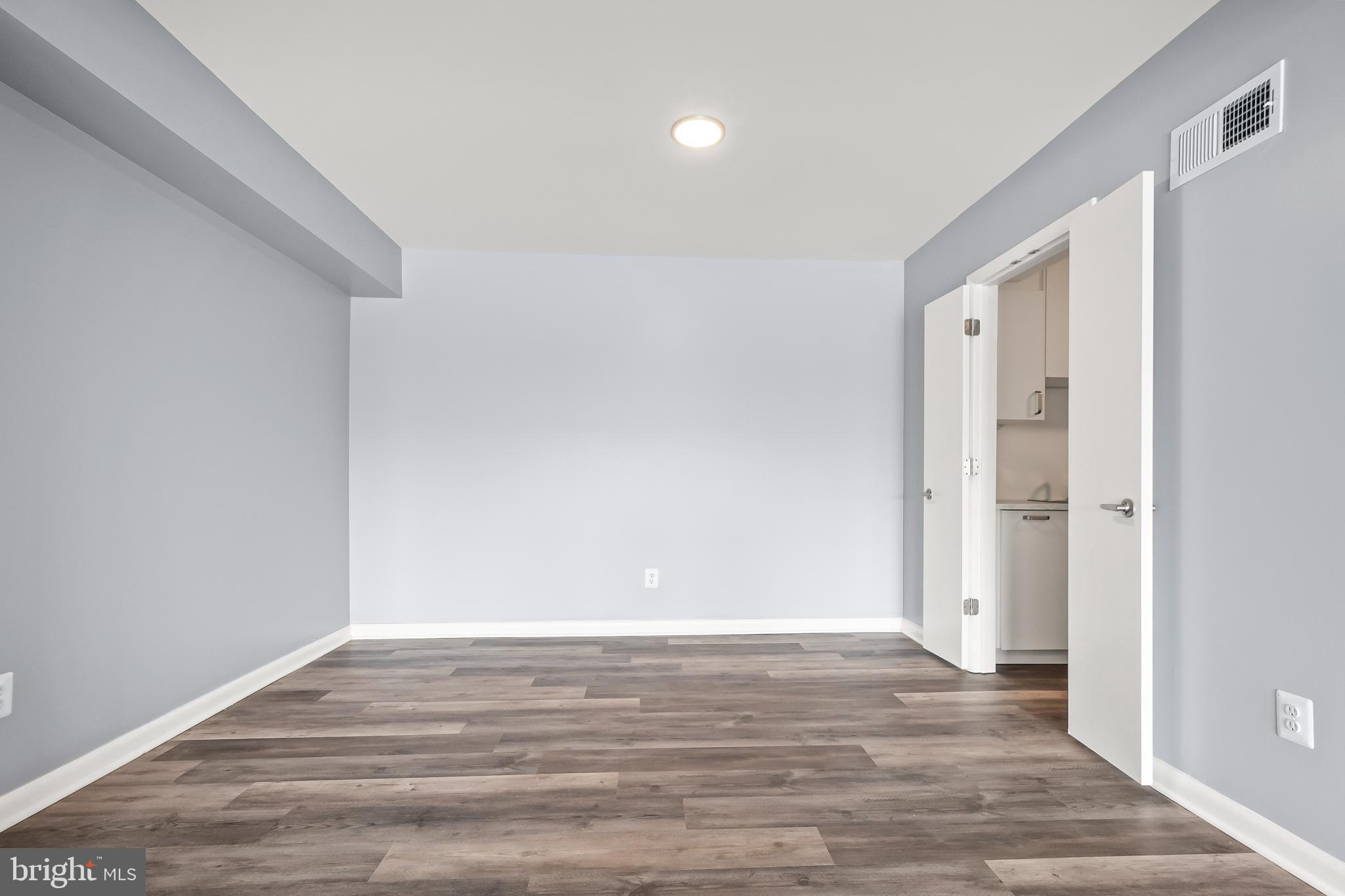 3601 Clarks Lane, Unit 322 Baltimore, MD 21215 - Photo 32 of 38 Dining room (no virtual staging).