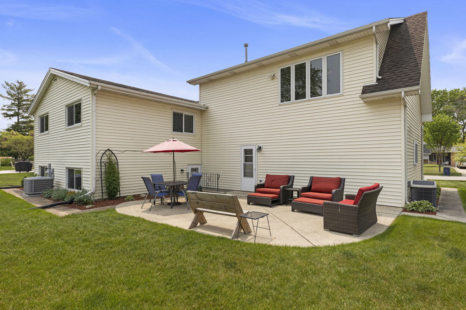 1635 South Prospect Street Wheaton, IL 60189 - Photo 37 of 53 a view of a patio with table and chairs under an umbrella