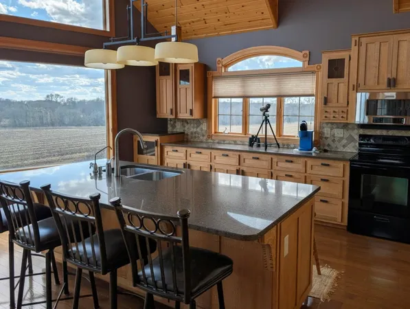 $780,000 | 2321 365th Avenue, Montevideo, MN 56265