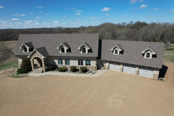 $780,000 | 2321 365th Avenue, Montevideo, MN 56265