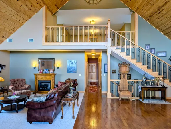 $780,000 | 2321 365th Avenue, Montevideo, MN 56265
