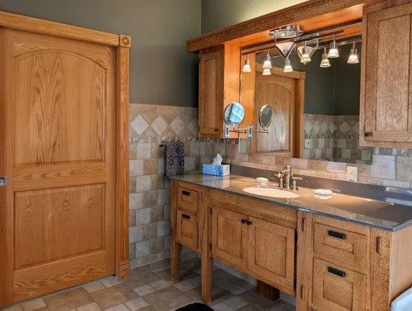 $780,000 | 2321 365th Avenue, Montevideo, MN 56265