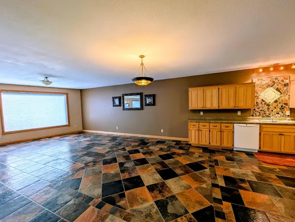 $780,000 | 2321 365th Avenue, Montevideo, MN 56265
