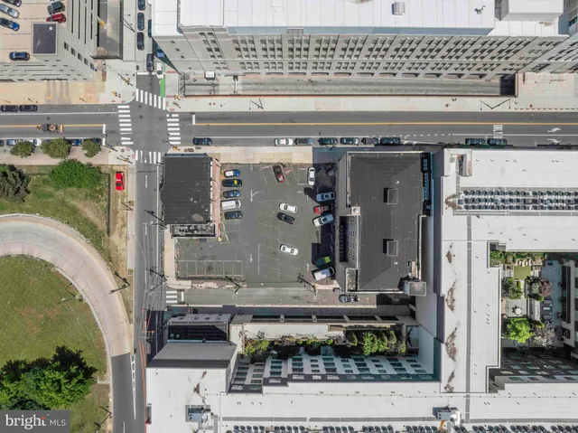 a picture of table and chairs