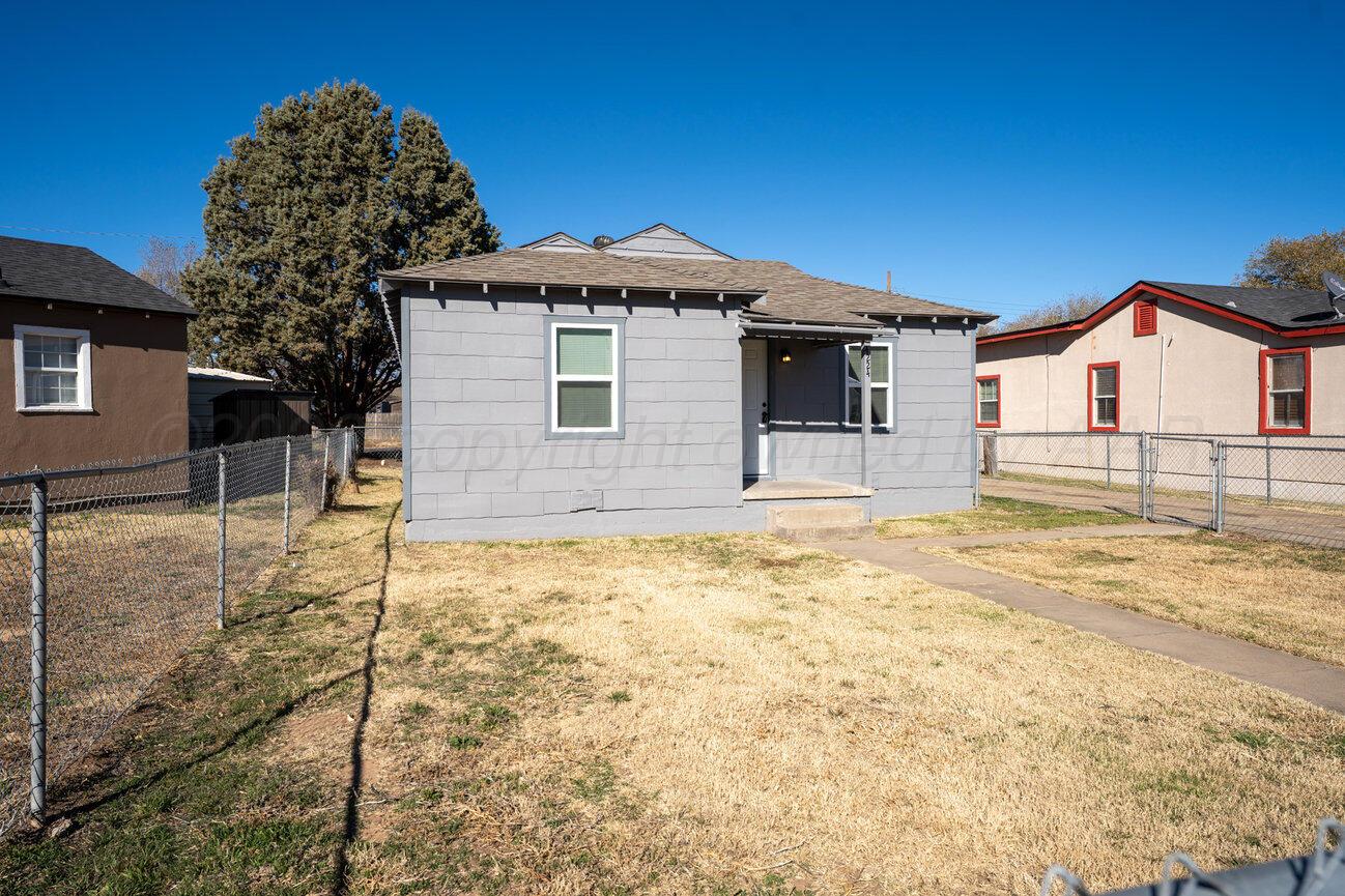 4224 South Polk Street Amarillo, TX 79110 - Photo 3 of 55 a front view of a house with a yard