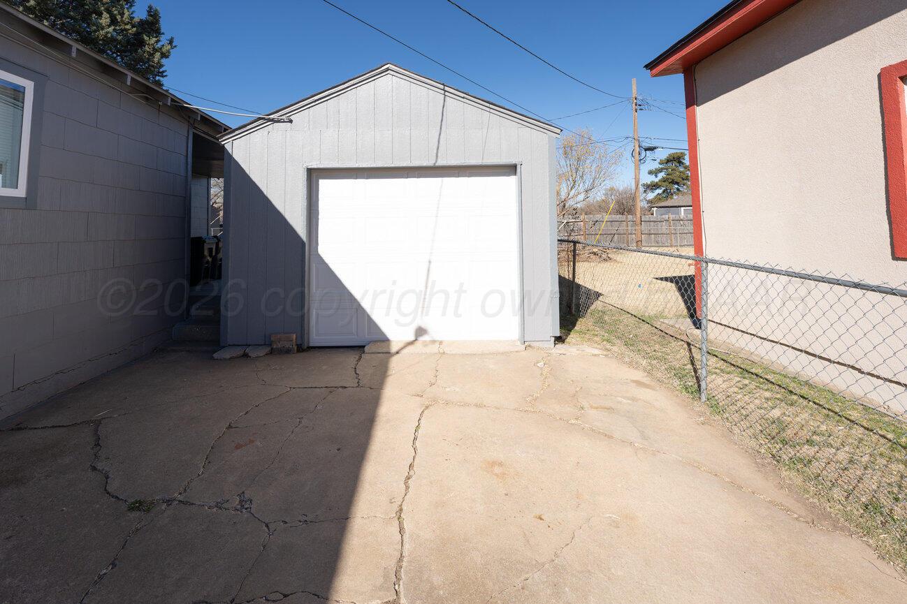 4224 South Polk Street Amarillo, TX 79110 - Photo 4 of 55 a very nice looking room with a large window