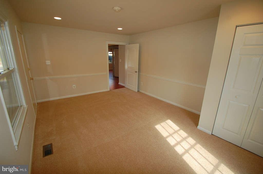 109 West Church Road Sterling, VA 20164 - Photo 12 of 27 Bedroom 4 / Family Room