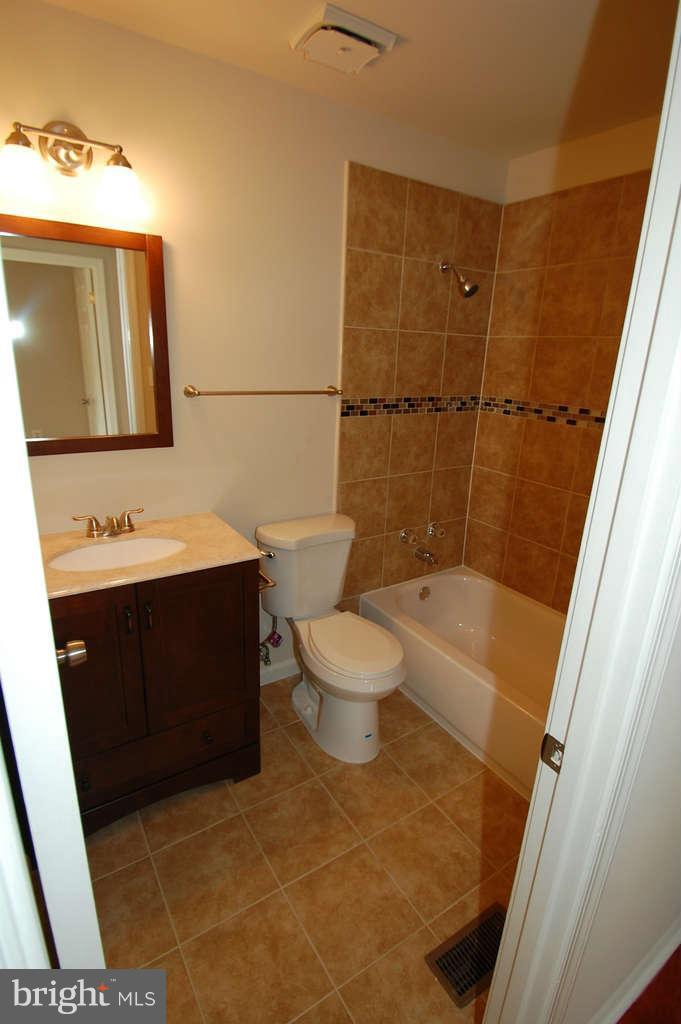 109 West Church Road Sterling, VA 20164 - Photo 18 of 27 Hall Bath