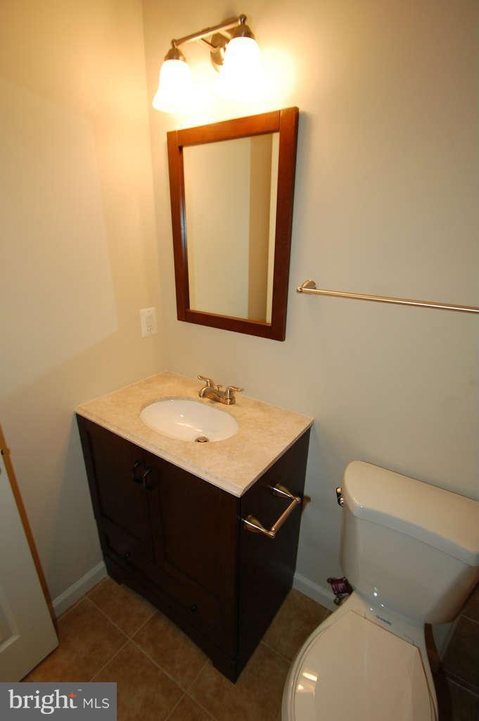 109 West Church Road Sterling, VA 20164 - Photo 19 of 27 Hall Bath