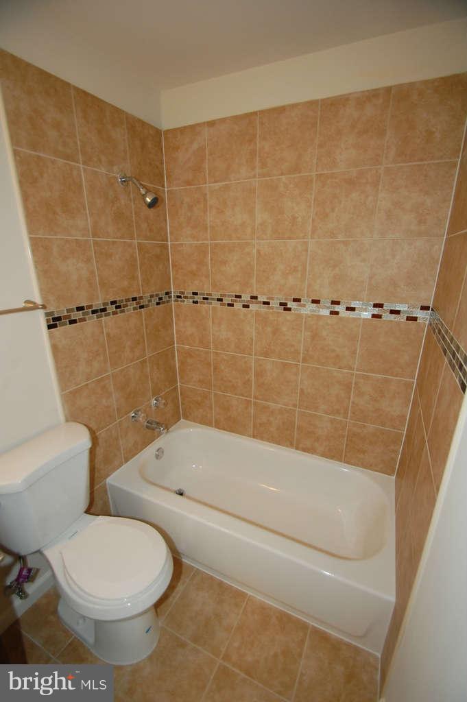 109 West Church Road Sterling, VA 20164 - Photo 20 of 27 Hall Bath