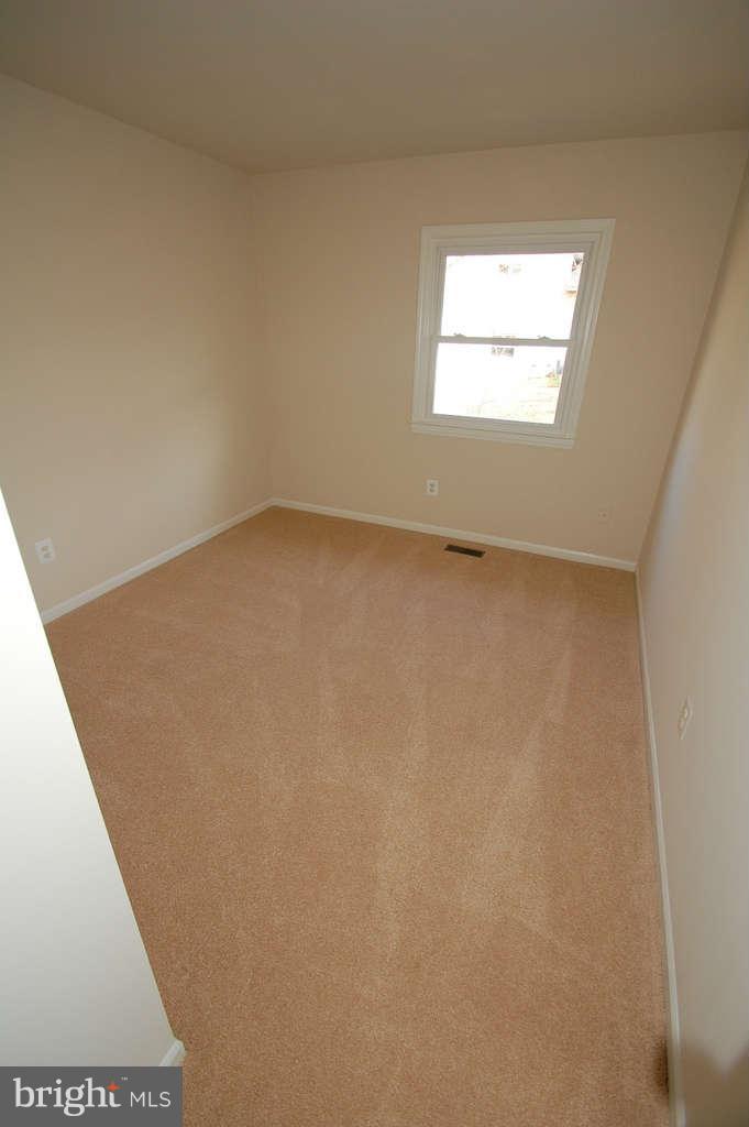 109 West Church Road Sterling, VA 20164 - Photo 21 of 27 Bedroom 3