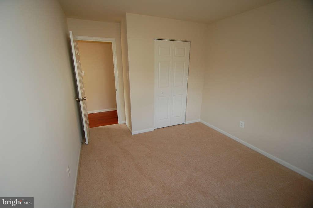 109 West Church Road Sterling, VA 20164 - Photo 22 of 27 Bedroom 3