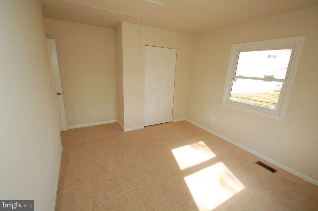 109 West Church Road Sterling, VA 20164 - Photo 24 of 27 Bedroom 2