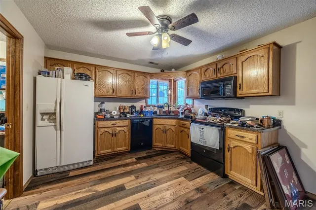 $239,900 | 13830 Sunflower Lane, Plato, MO 65552