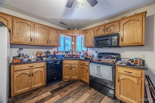 $239,900 | 13830 Sunflower Lane, Plato, MO 65552