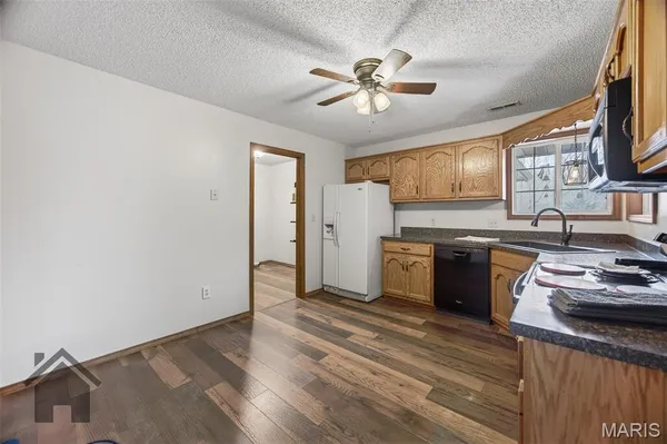 $239,900 | 13830 Sunflower Lane, Plato, MO 65552