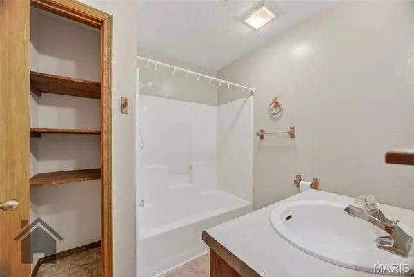 $239,900 | 13830 Sunflower Lane, Plato, MO 65552