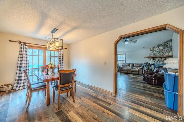 $239,900 | 13830 Sunflower Lane, Plato, MO 65552