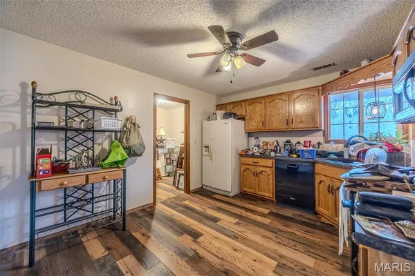 $239,900 | 13830 Sunflower Lane, Plato, MO 65552
