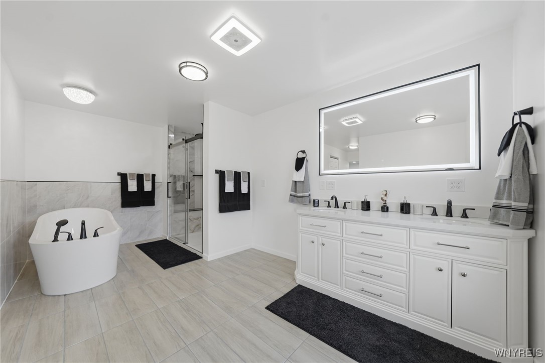 10454 Gillate Road Alexander, NY 14005 - Photo 32 of 47 Primary en-suite