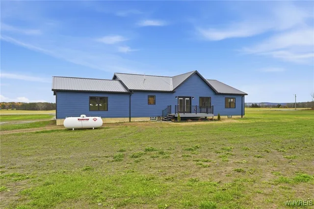 $575,000 | 10454 Gillate Road, Alexander, NY 14005