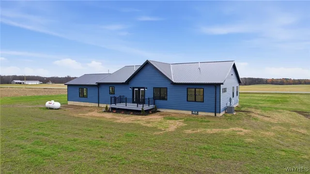 $575,000 | 10454 Gillate Road, Alexander, NY 14005