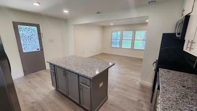 $1,875 | 8772 Gail Drive, Baton Rouge, LA 70809