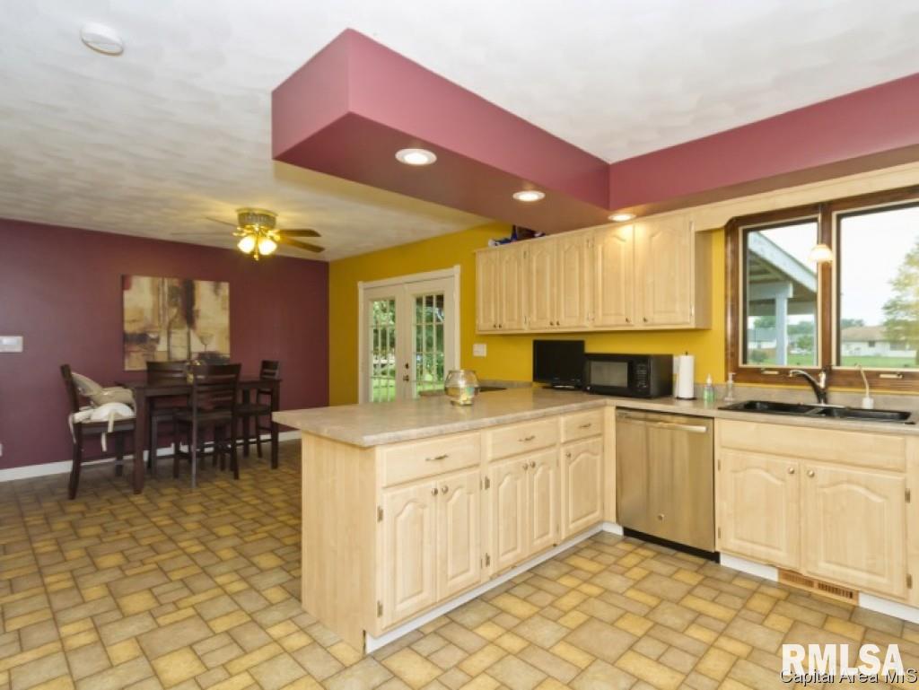 705 Allen Drive Athens, IL 62613 - Photo 14 of 36 Gallery Image 14