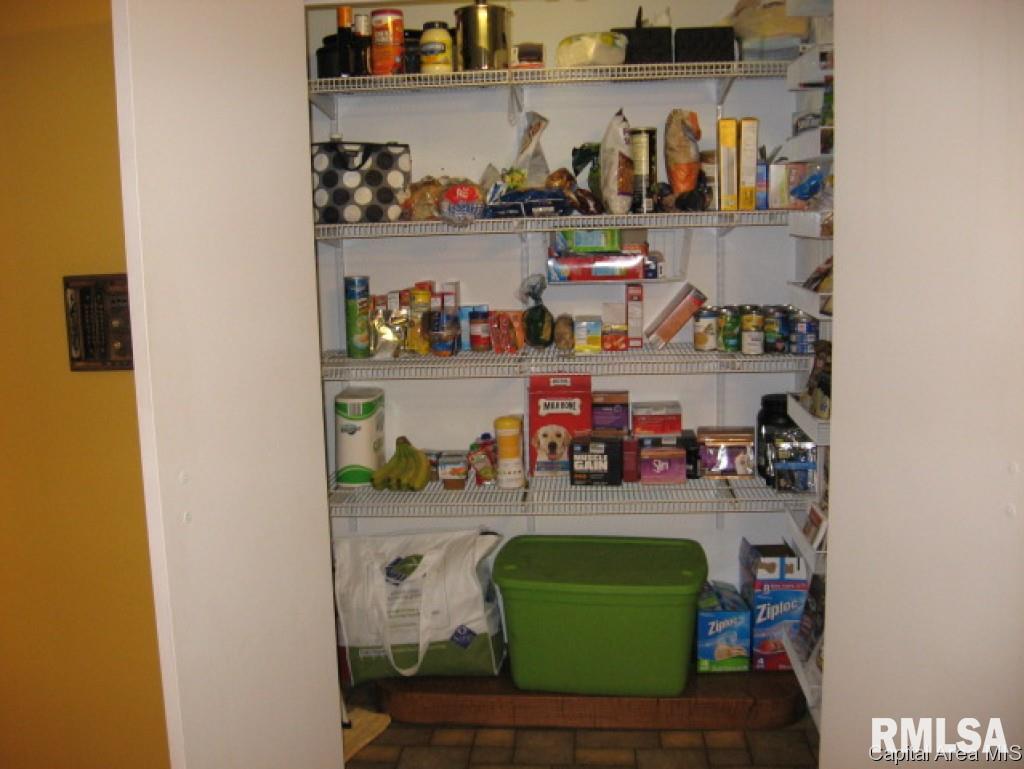 705 Allen Drive Athens, IL 62613 - Photo 15 of 36 Gallery Image 15