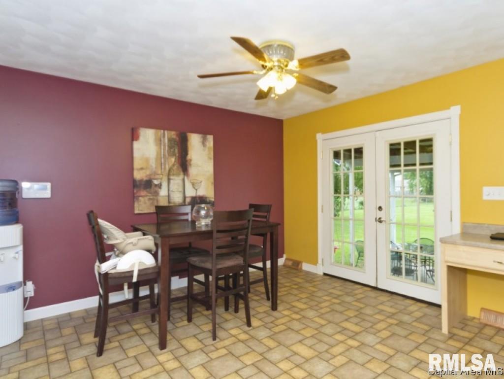 705 Allen Drive Athens, IL 62613 - Photo 17 of 36 Gallery Image 17