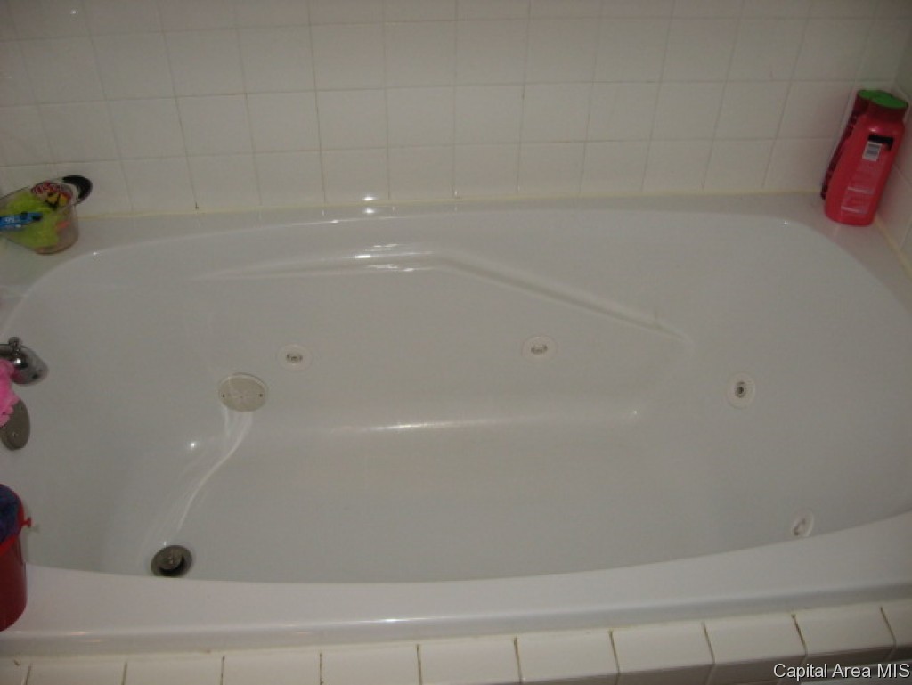705 Allen Drive Athens, IL 62613 - Photo 28 of 36 Gallery Image 28