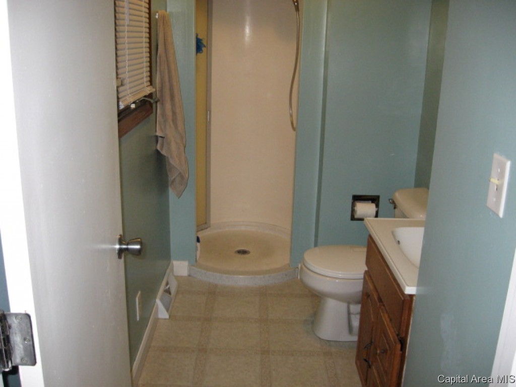 705 Allen Drive Athens, IL 62613 - Photo 29 of 36 Gallery Image 29