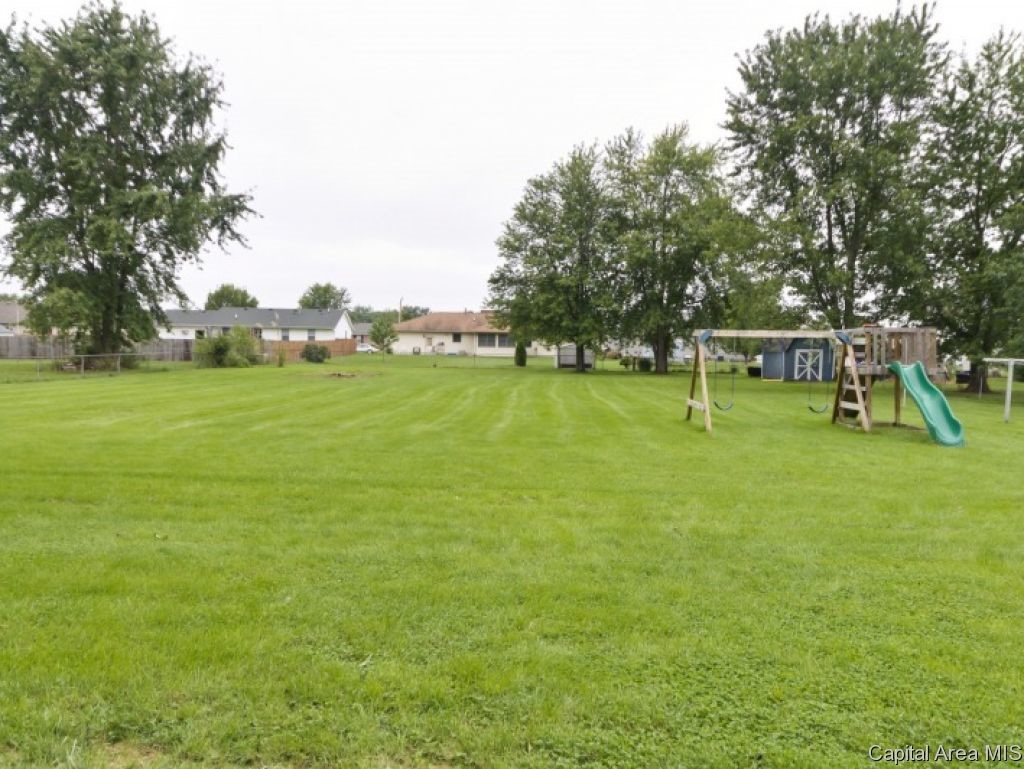 705 Allen Drive Athens, IL 62613 - Photo 30 of 36 Gallery Image 30