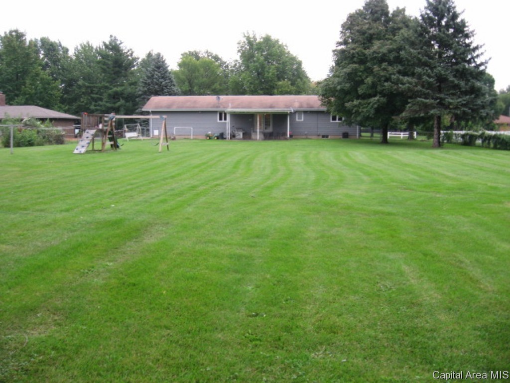 705 Allen Drive Athens, IL 62613 - Photo 32 of 36 Gallery Image 32