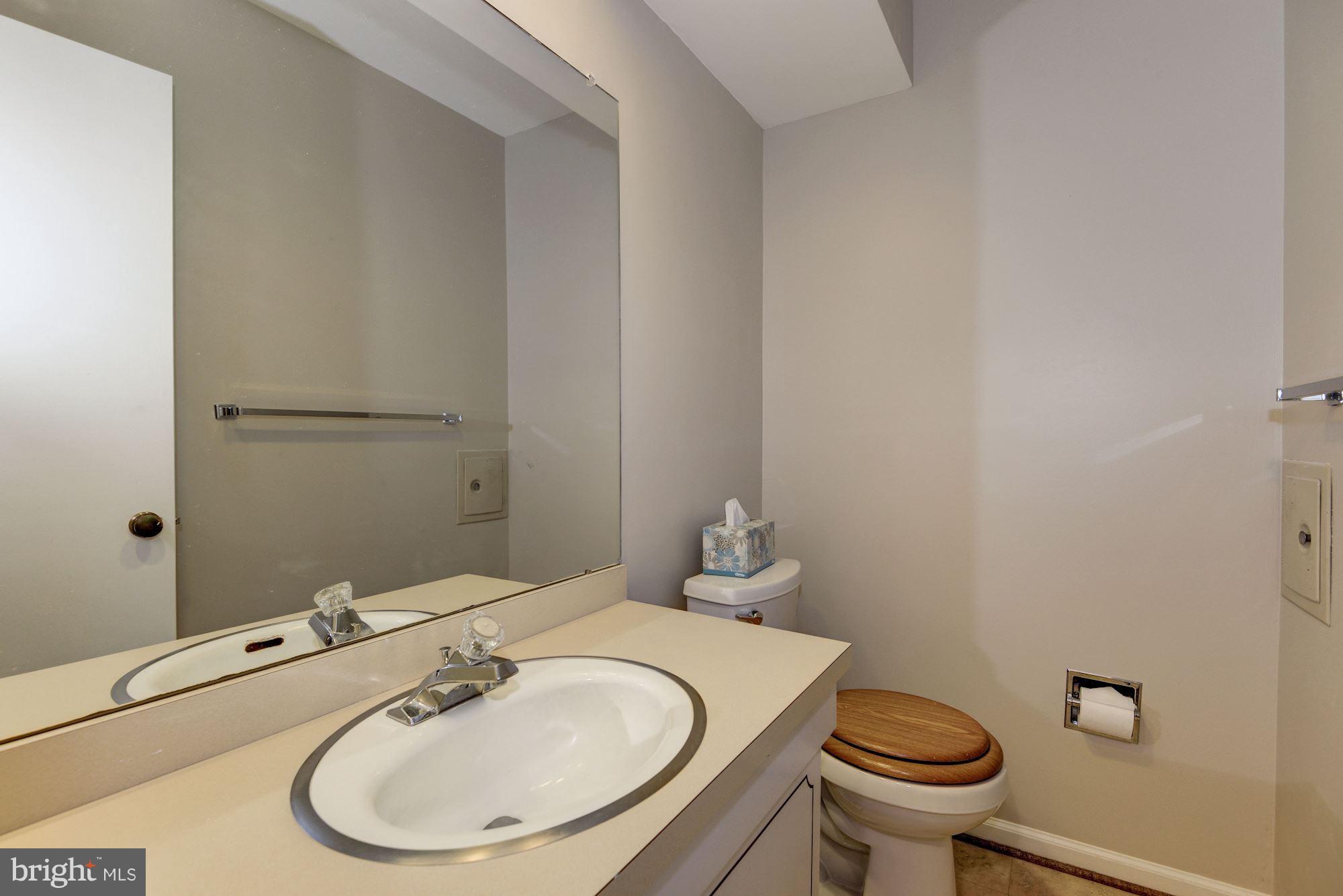 11813 Gregerscroft Road Potomac, MD 20854 - Photo 12 of 30 Bath