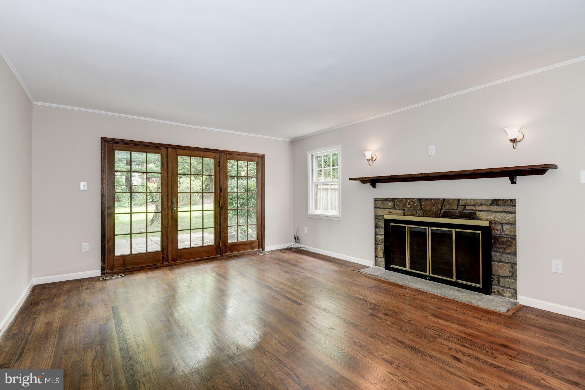 11813 Gregerscroft Road Potomac, MD 20854 - Photo 13 of 30 Family Room