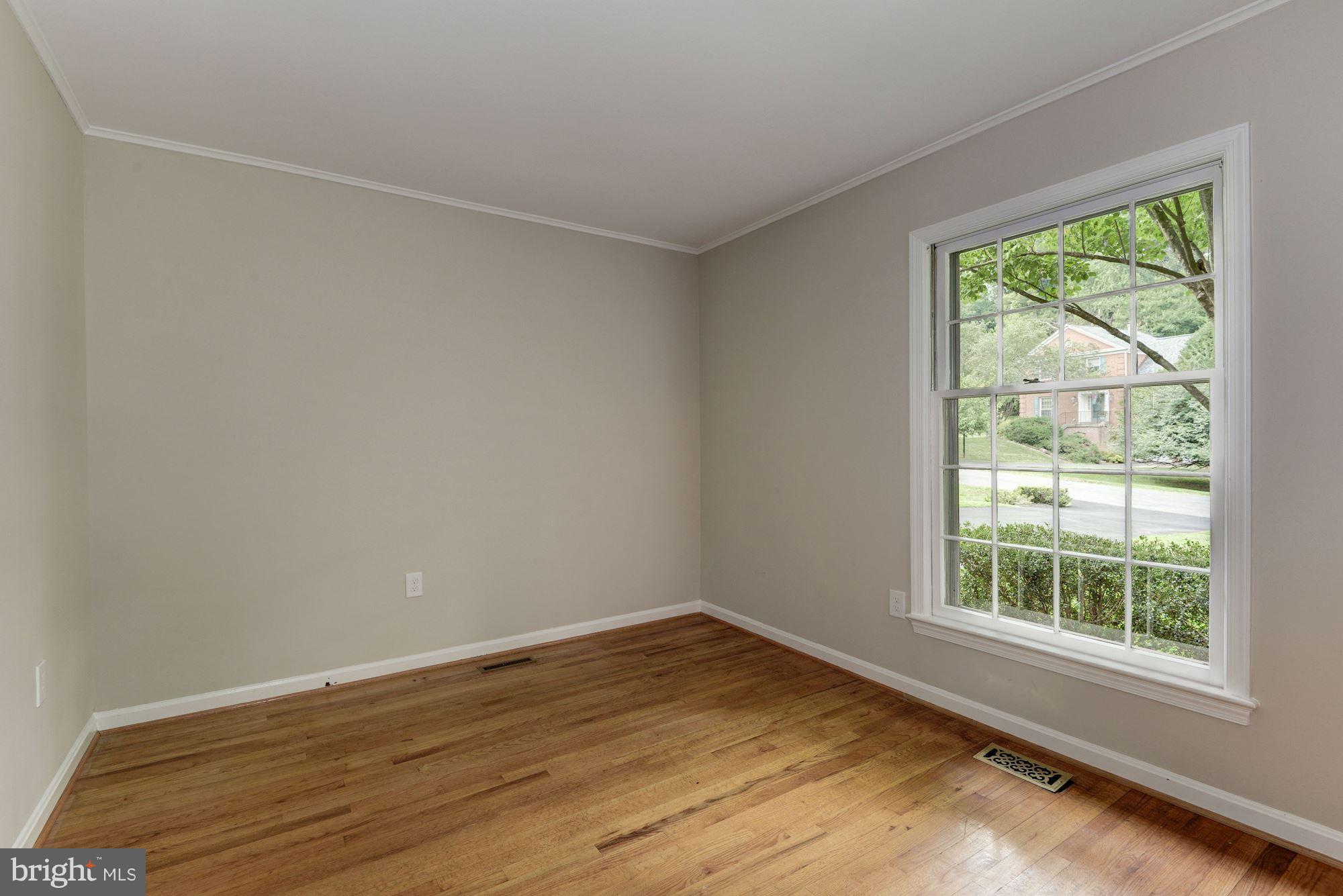 11813 Gregerscroft Road Potomac, MD 20854 - Photo 16 of 30 Interior (General)